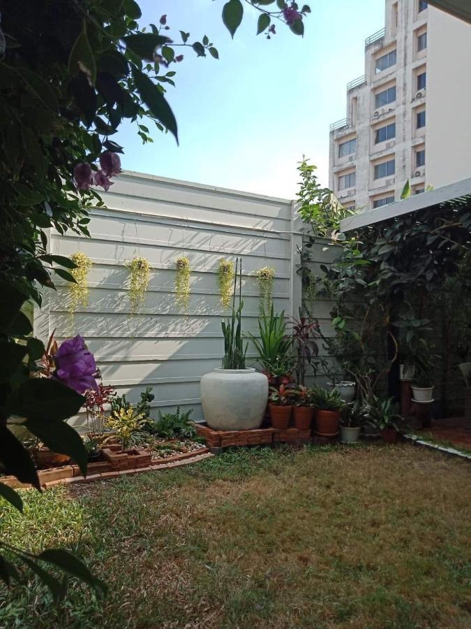 Teak Villa Bangkok Esterno foto
