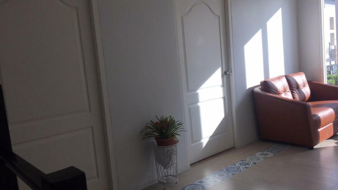 Teak Villa Bangkok Esterno foto